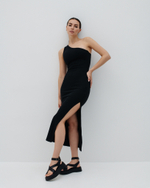 Платье в рубчик на одно плечо