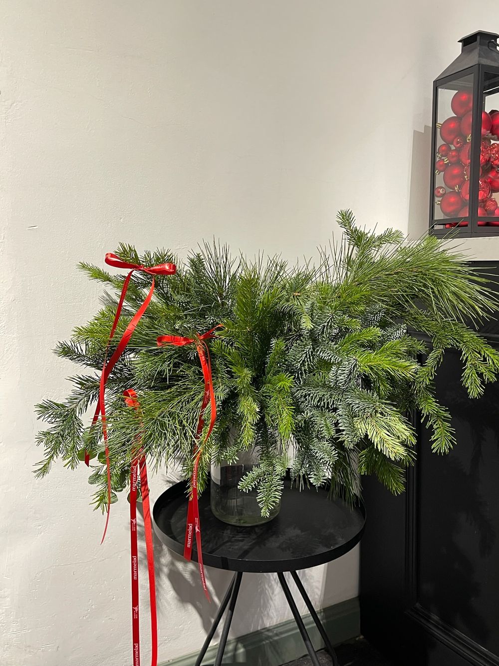 Букет из нобилиса, кедра , пихты в вазу