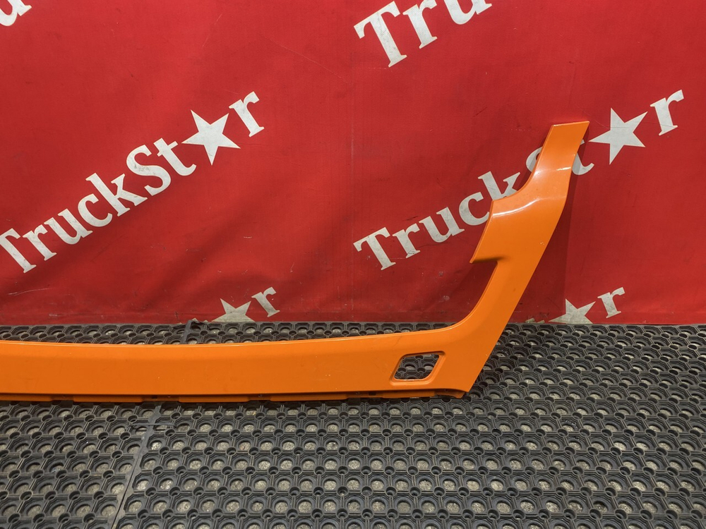 Накладка бампера центральная 2023г