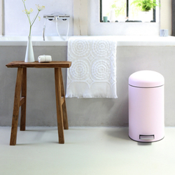 Ведро Brabantia Retro 12л розовое в интерьере