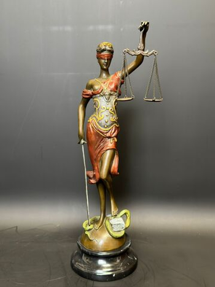 Бронзовая скульптура «Фемида — Богиня правосудия»