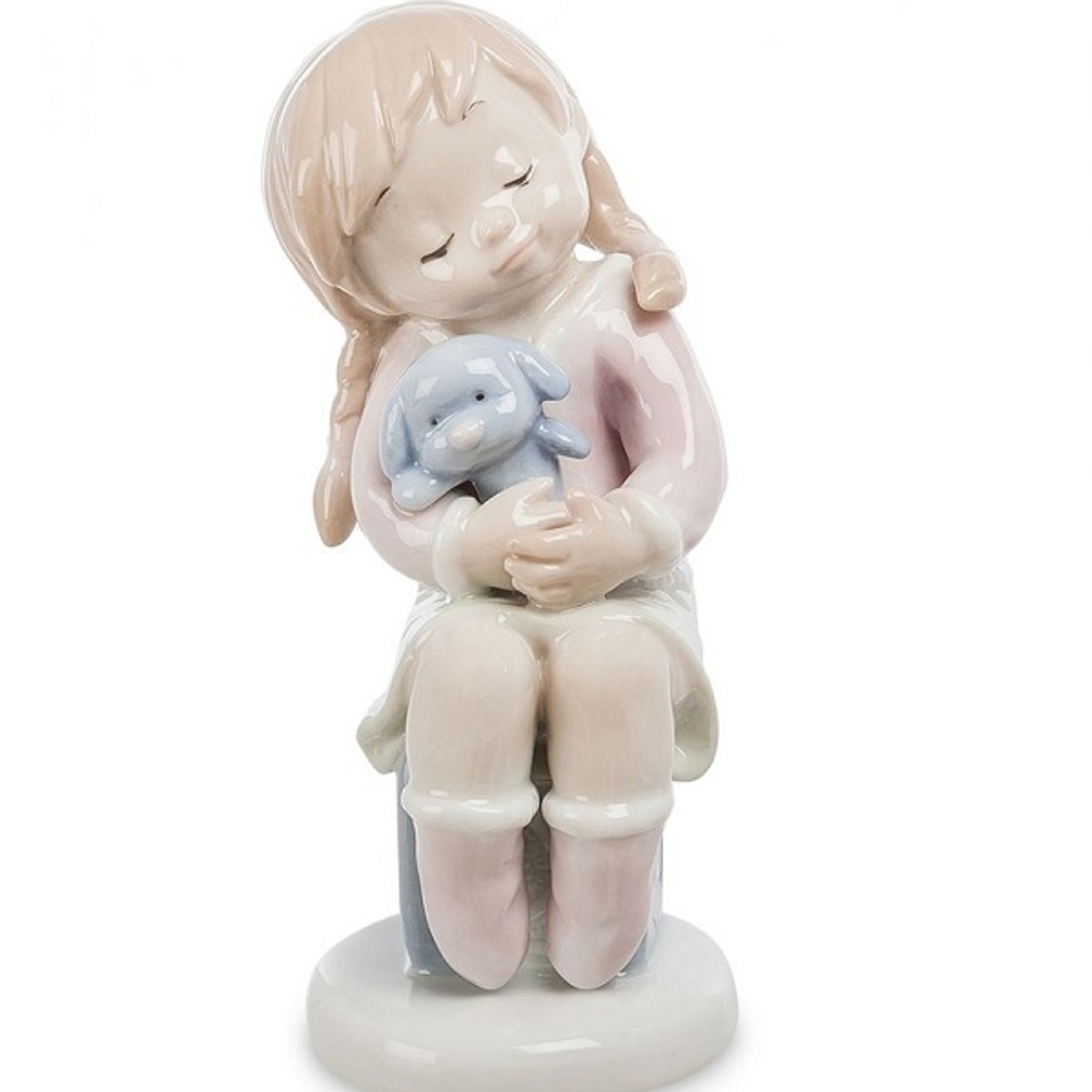 Девочка на стульчике