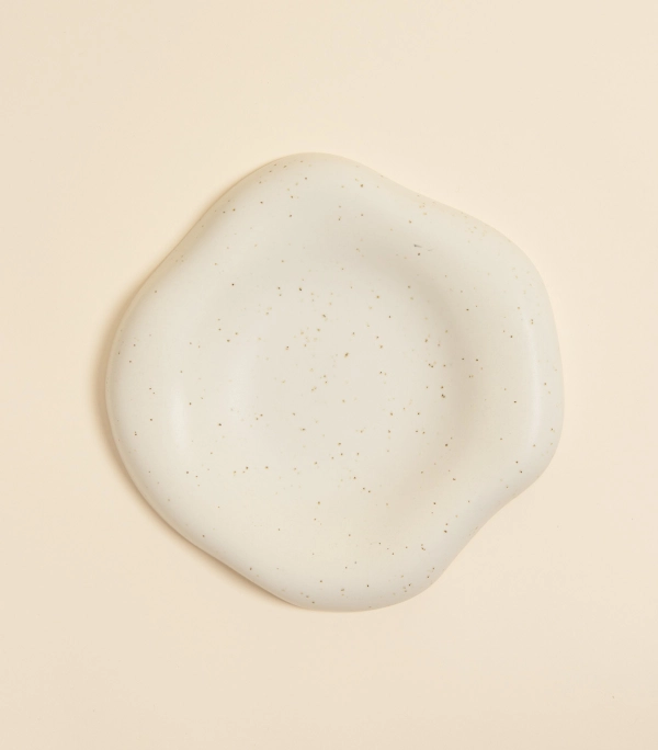 Блюдце – Белое в крапинку | Wild Muse