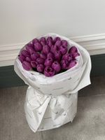 Букет из 35 фиолетовых тюльпанов