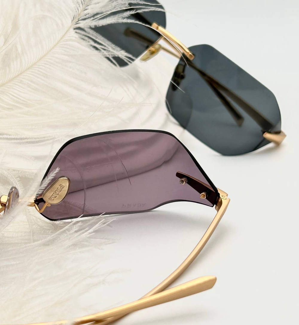 Солнцезащитные очки Prada