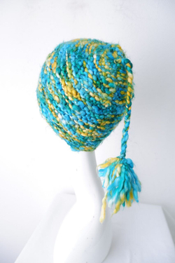 Шапка яркая