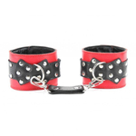 Красные наручники с чёрными проклёпанными ремешками с пряжкой (Цвет: красный с черным)