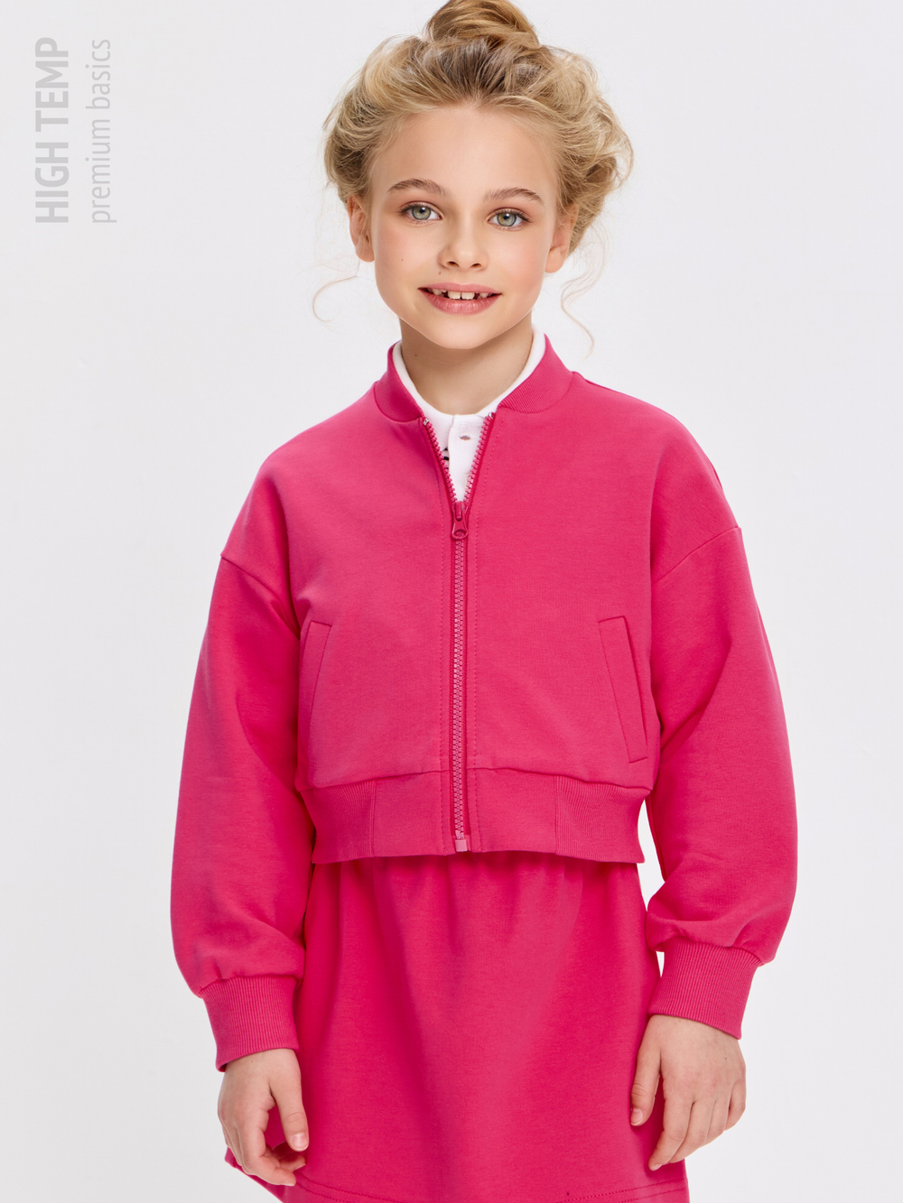 Укороченный бомбер из футера на молнии