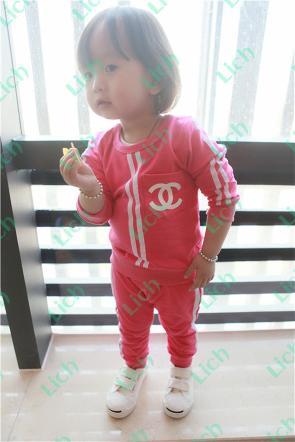 Комплект: толстовка и брюки с полосками и принтами логотипа