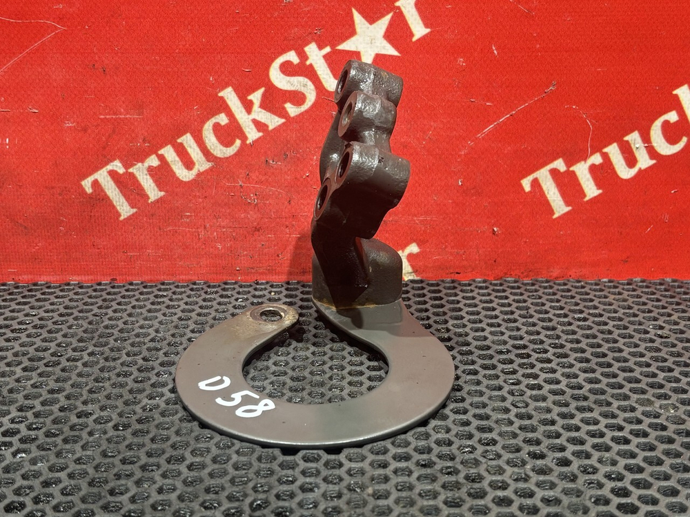 Кронштейн глушителя