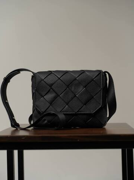 Сумка-мессенджер Bottega Veneta