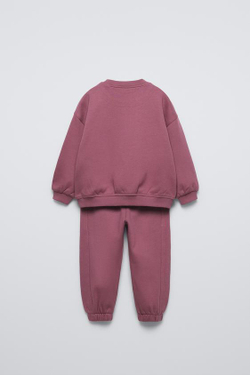 ZARA КОМПЛЕКТ ИЗ ДЖОГГЕРОВ И ТОЛСТОВКИ С ВЫШИВКОЙ, ТЕМНО-РОЗОВЫЙ