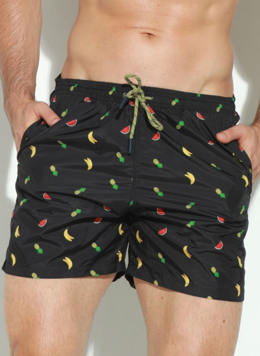 Мужские пляжные шорты с принтом в виде фруктов (Размер: XL) (Цвет: черный)