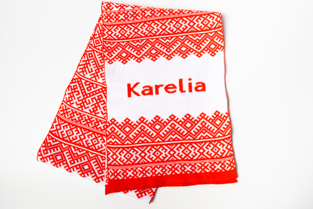 Вязаный шарф с карельским орнаментом Karelia