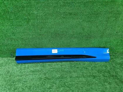 Накладка двери передняя правая Audi Q3 2 (2018-нв)