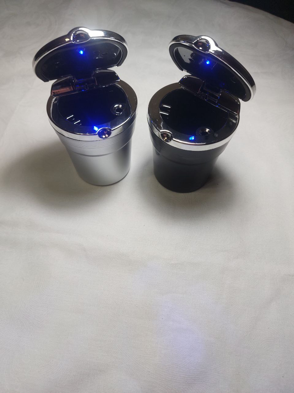 Пепельница автомобильная бездымная с подсветкой, подстаканник для автомобиля белая