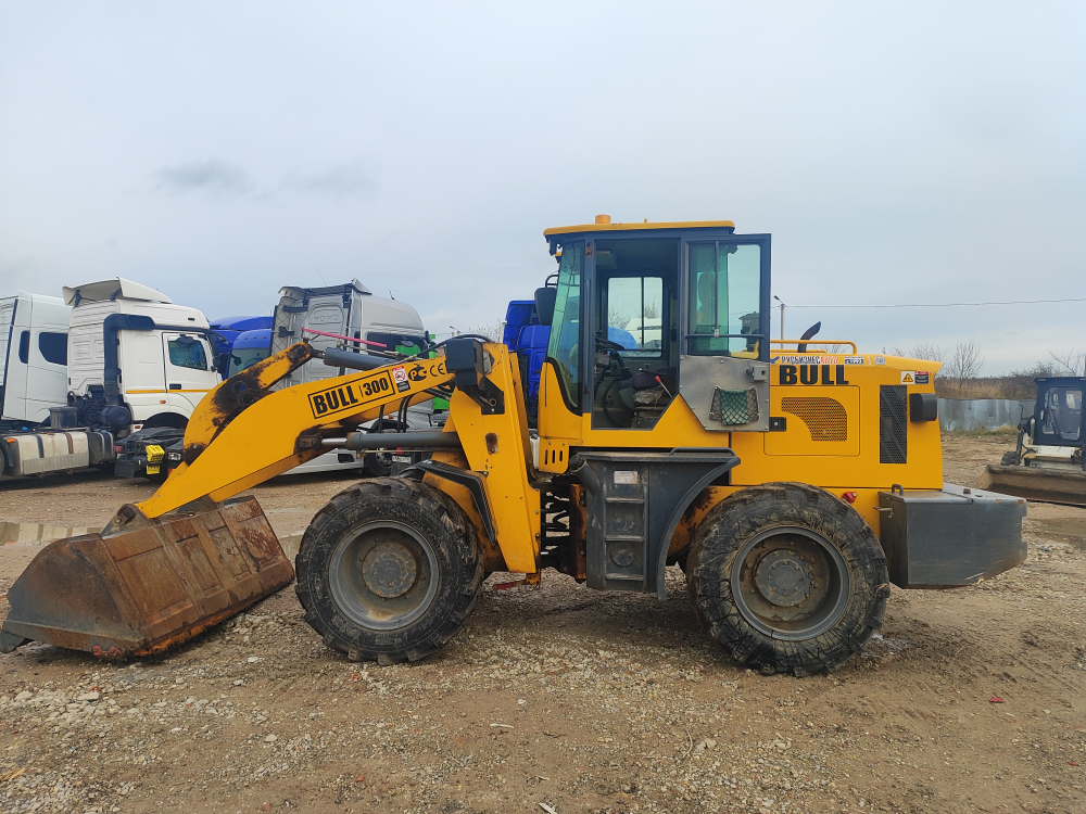 Bull SL300 Фронтальный погрузчик SL300 (Дизельный, 3,3 л, 95 л.с., АТ)