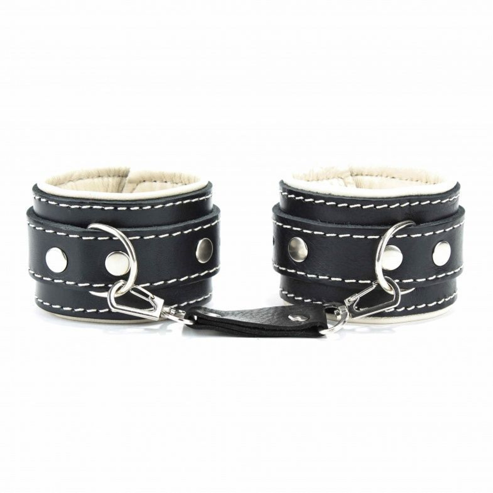 Черные наручники с бежевым подкладом (Цвет: черный с бежевым)