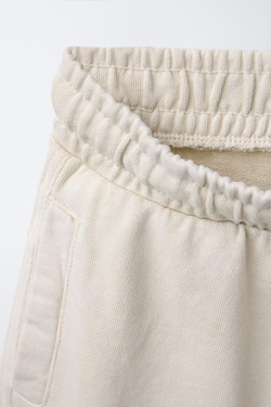 ZARA ШОРТЫ-БЕРМУДЫ КАРГО С ПРИНТОМ И НАШИВКОЙ, ПЕСОЧНЫЙ