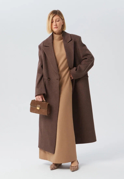 Платье с воротником-стойкой