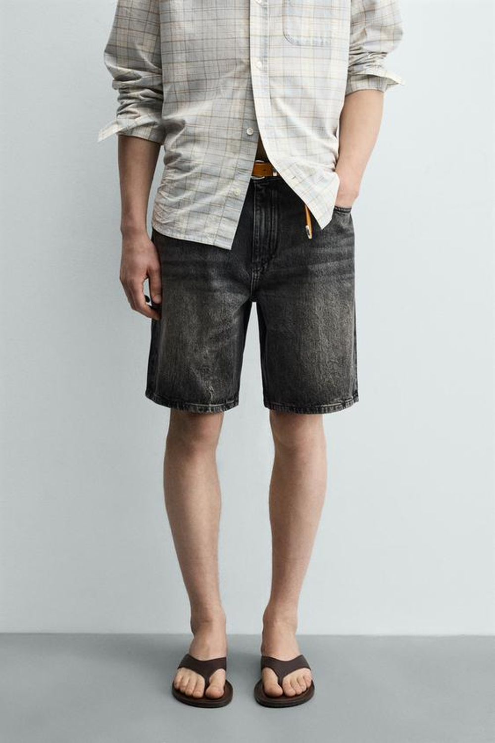 ZARA ДЖИНСОВЫЕ ШОРТЫ RELAXED FIT, ТЕМНО-СЕРЫЙ