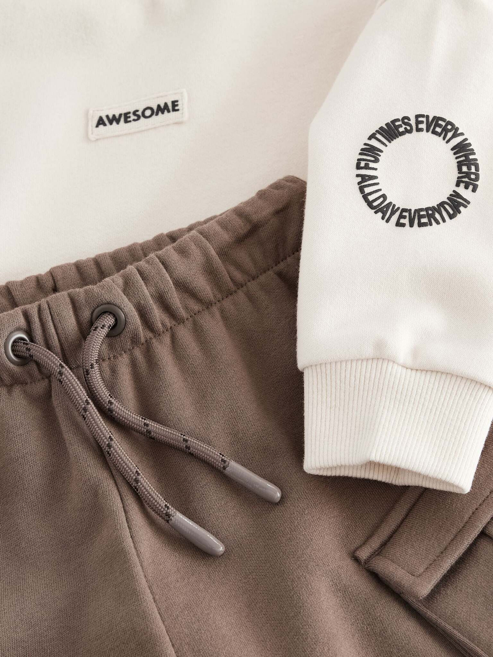 Толстовка и брюки карго в комплекте для мальчика Next B67-721, Молочный, Коричневый