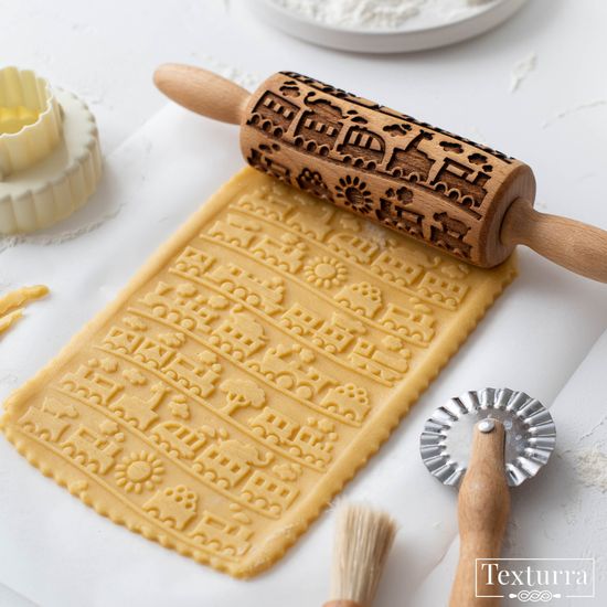 Малая скалка с узором Паровозики