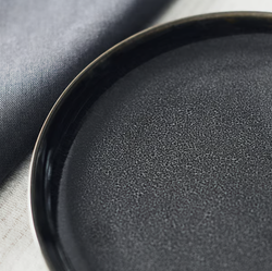 IKEA GLADELIG (ГЛАДЕЛИГ) — тарелка 20 см, темно-серая (005.969.91)