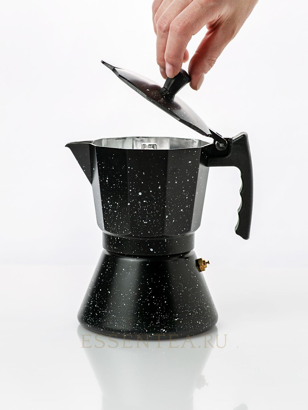 черная кофеварка