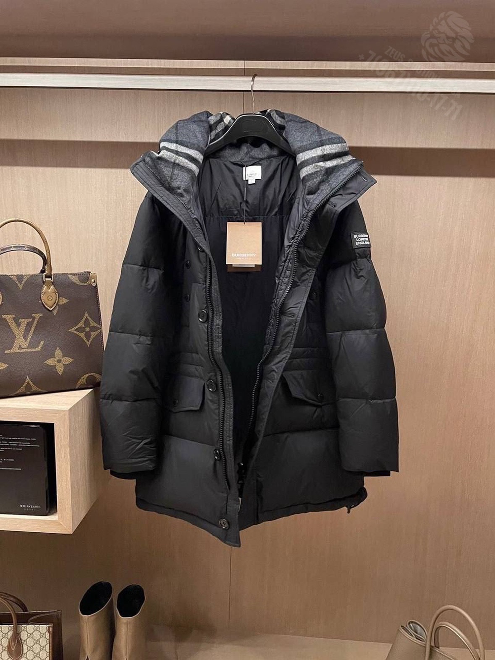 Пуховик Burberry