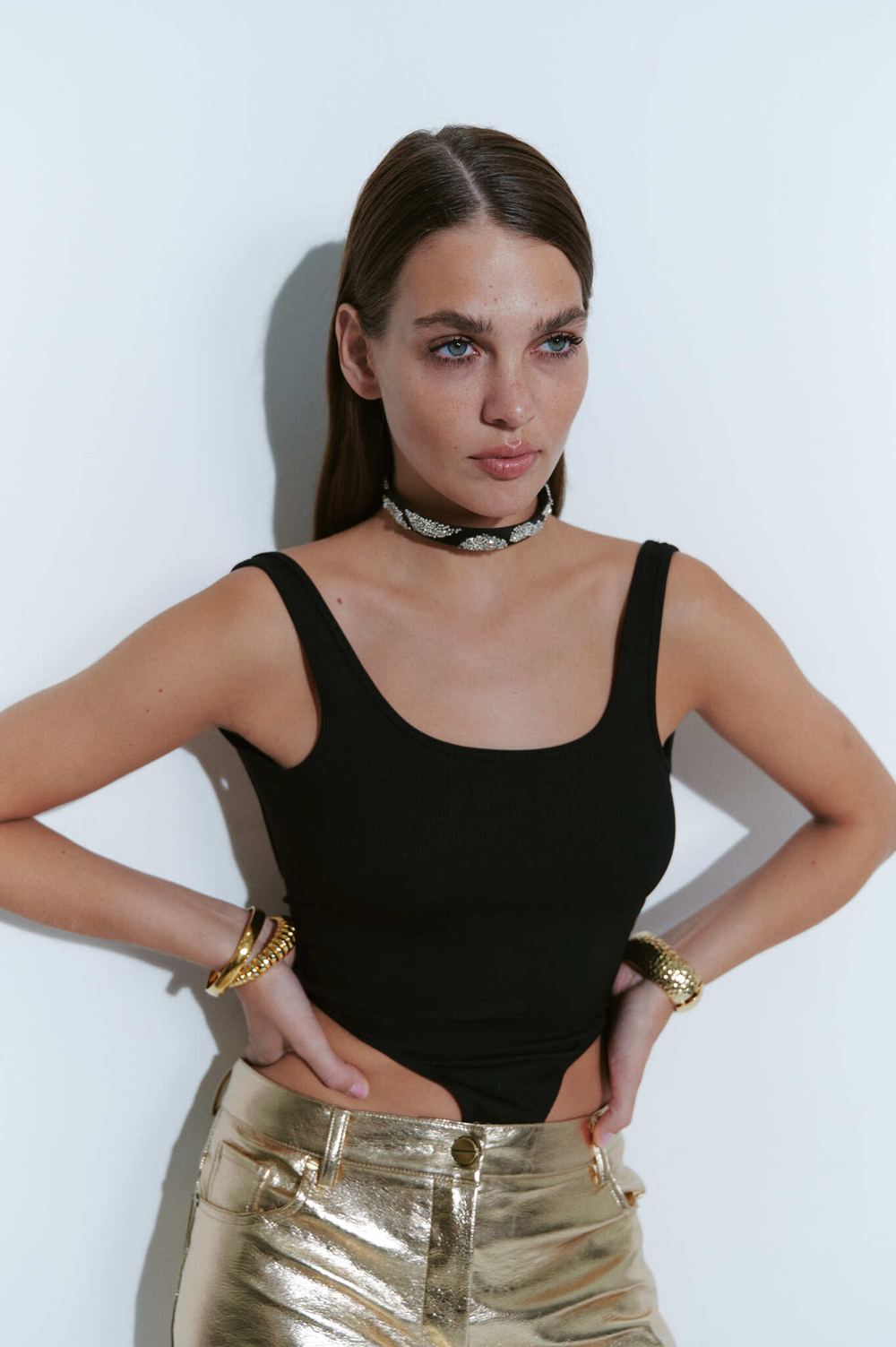 Ободок-чокер с серебристым декором