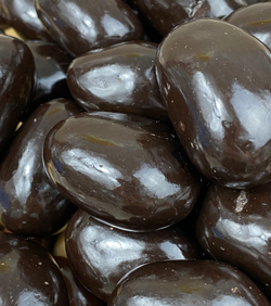 Финик с миндалем в темной кондитерской глазури 100г