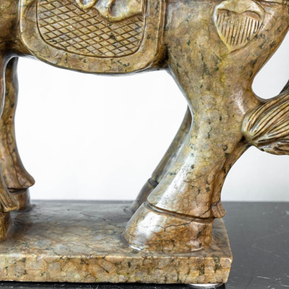 Старинная скульптура «Конь»