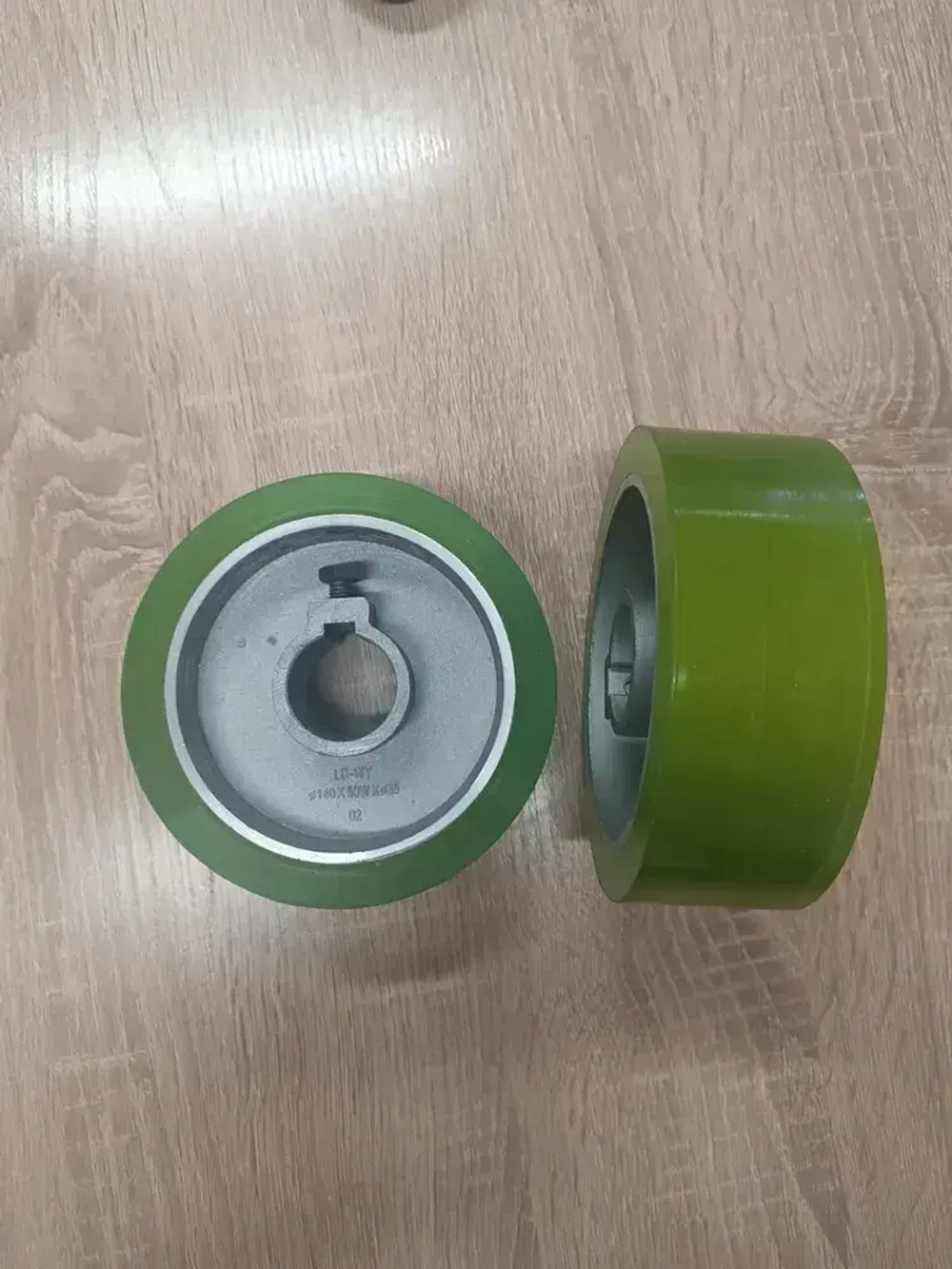 Ролик прижимной полиуретановый для четырехстороннего станка, размер 140х35х50мм (зелёный)