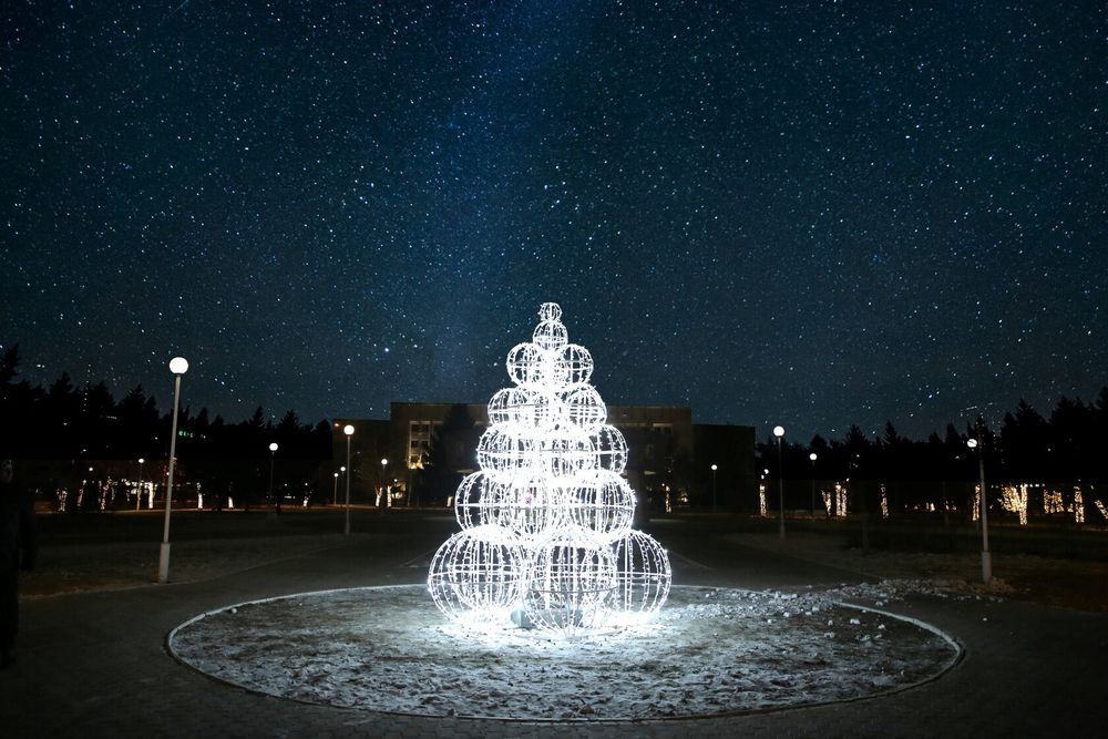 Светодиодная елка из шаров "Зима"