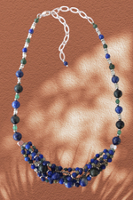 Многорядные бусы с лазуритом и другими камнями