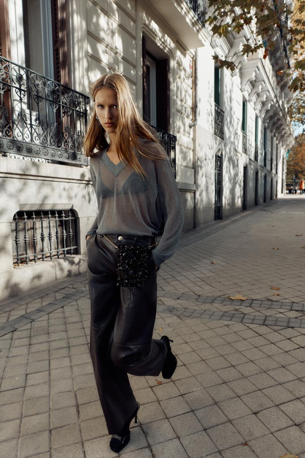 ZARA СВИТЕР ОВЕРСАЙЗ ИЗ МЕТАЛЛИЗИРОВАННОЙ НИТИ, СЕРЫЙ