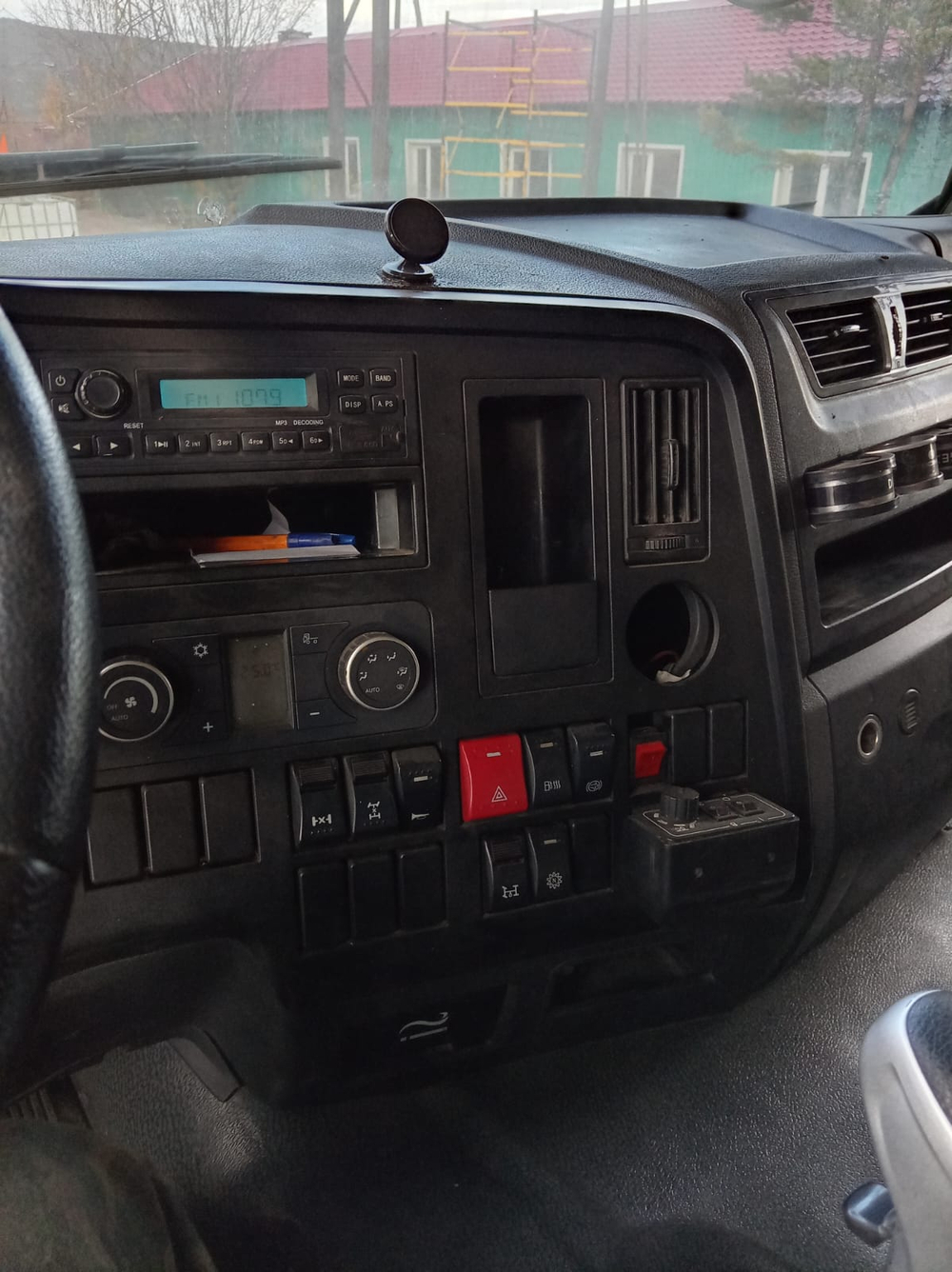 Shacman (Shaanxi) SX* 8x4 Самосвал SX33186V366 (Дизельный, 11,6 л, 423 л.с., МТ)