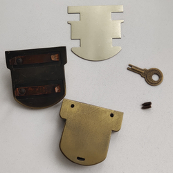 Замок-защелка портфельный на винтах 48*50 Антик