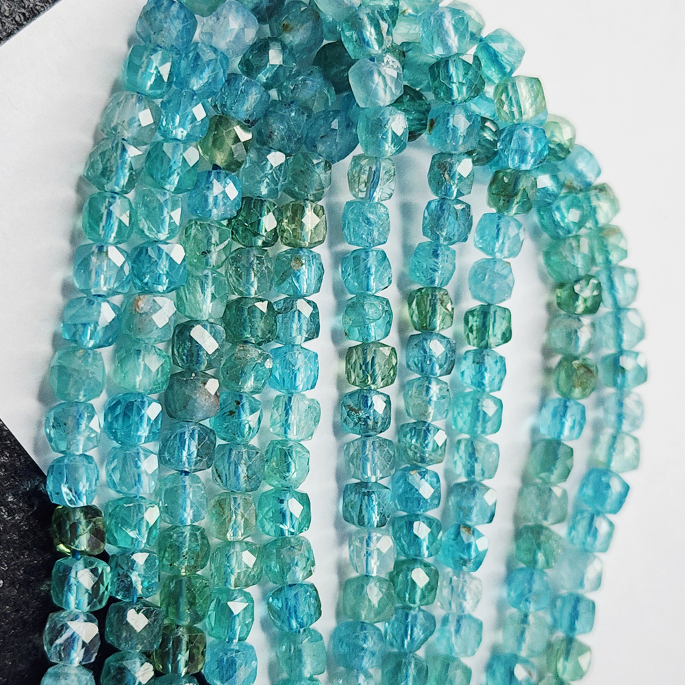 Апатит кубик, ювелирная огранка, ~4.6мм, цена за нить 19см