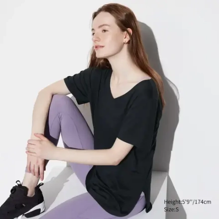 UNIQLO ФУТБОЛКА AIRISM С БЕСШОВНЫМ V-ОБРАЗНЫМ ВЫРЕЗОМ И КОРОТКИМИ РУКАВАМИ, ЧЕРНЫЙ