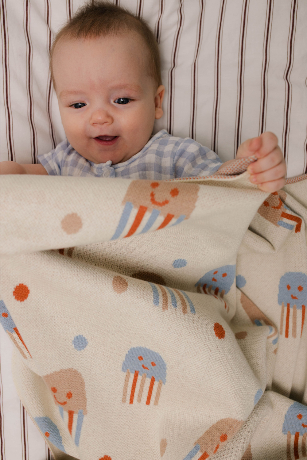 8060-342 Плед вязаный (медузы)