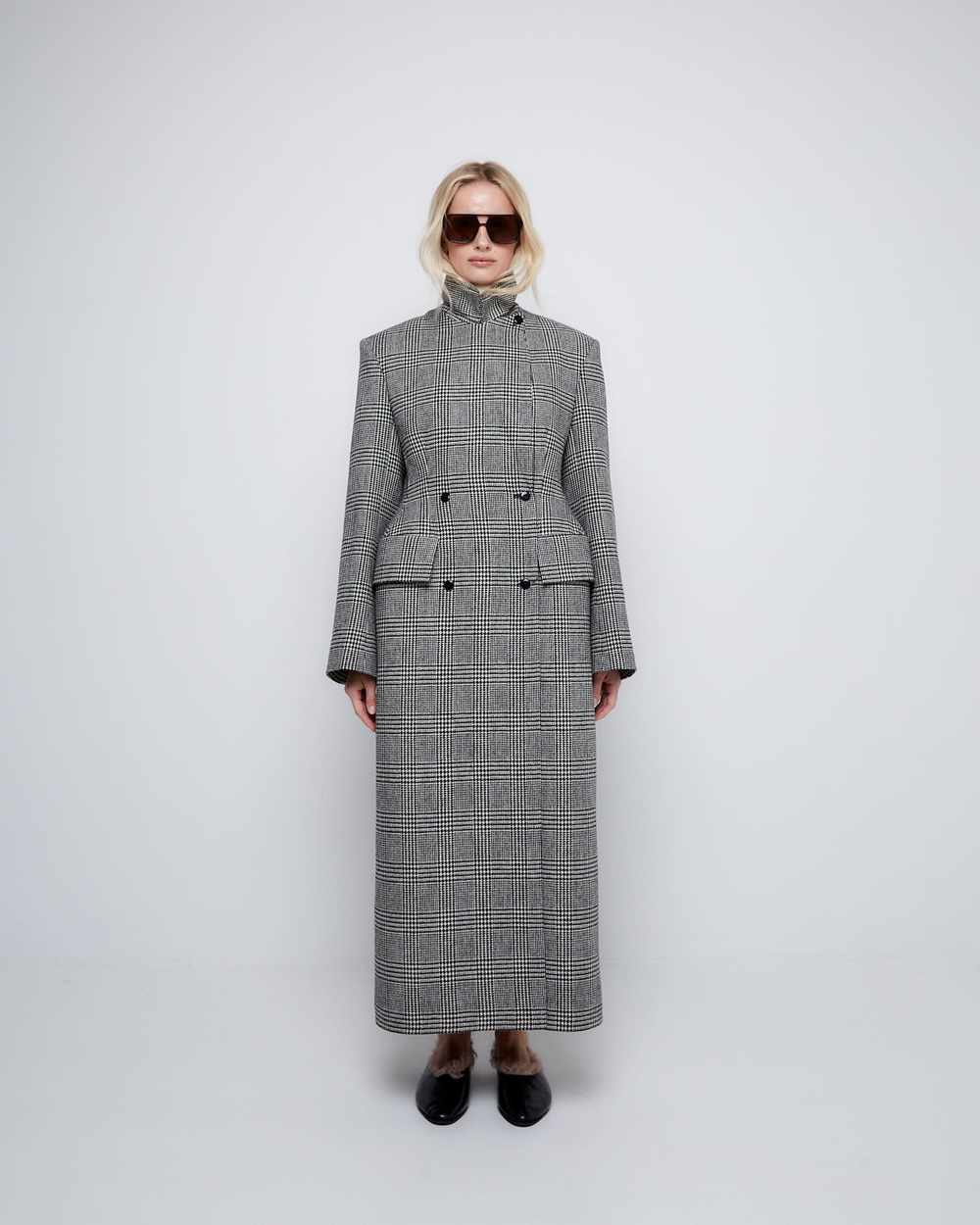 Пальто с формообразующими бедрами из шерсти Диор клетка черный/белый