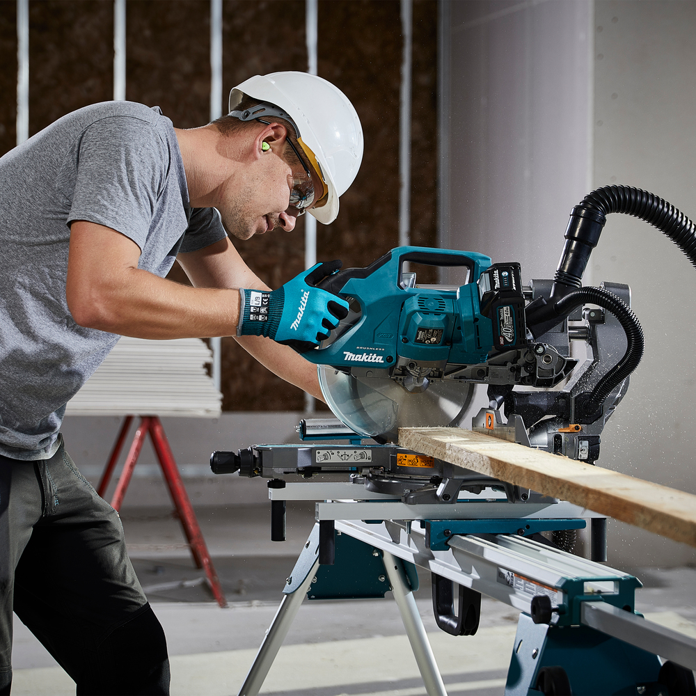 Аккумуляторная торцовочная пила Makita LS002GZ01