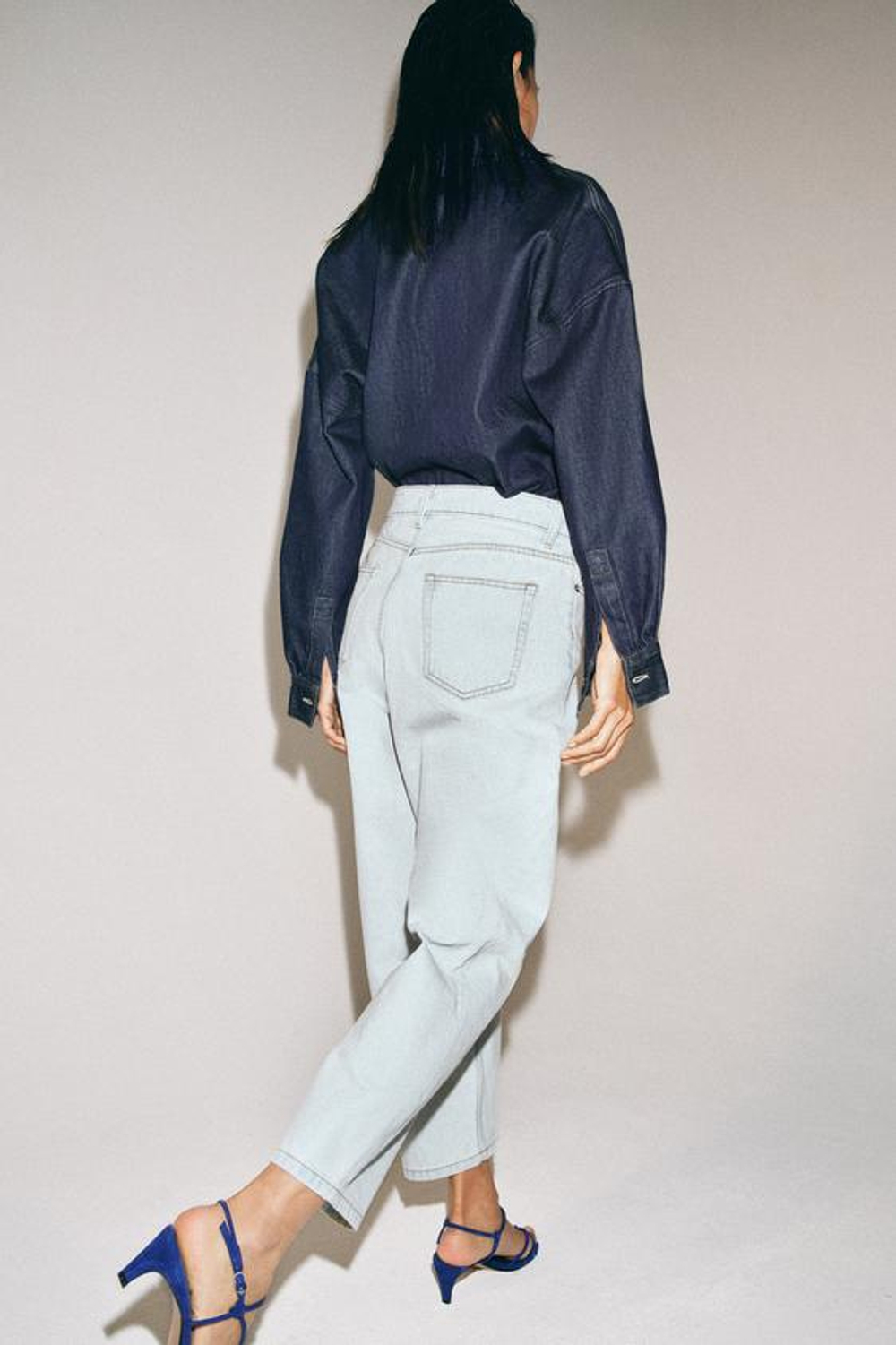 ZARA ЗАУЖЕННЫЕ ДЖИНСЫ СО СРЕДНЕЙ ПОСАДКОЙ — ZW COLLECTION, ГОЛУБОЙ