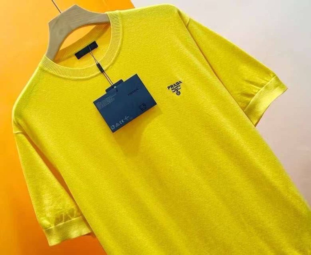 Футболка Prada