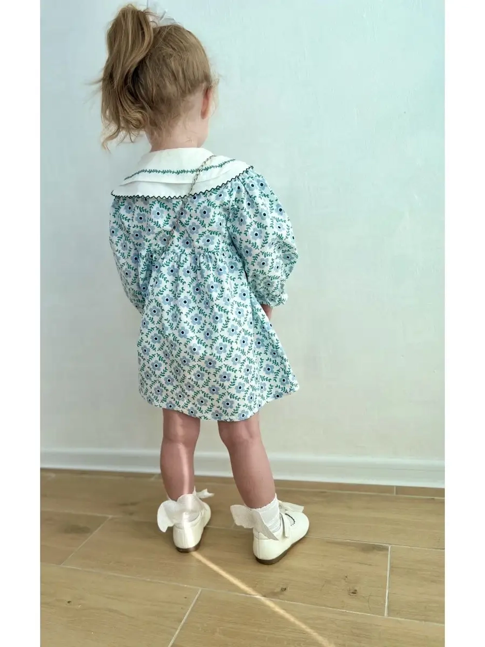 Платье нарядное с воротничком