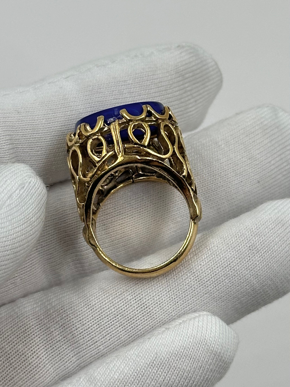 Кольцо с синей вставкой