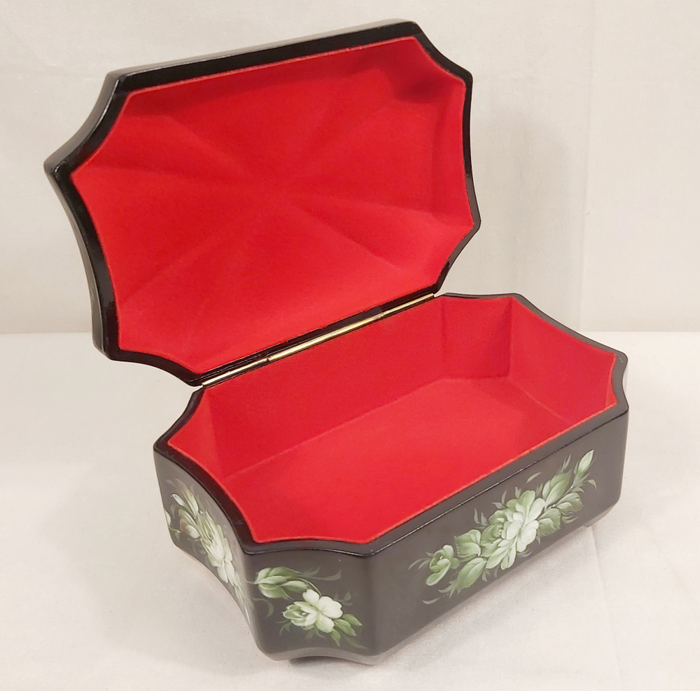 Шкатулка "Цветы на черном" с жостовской росписью