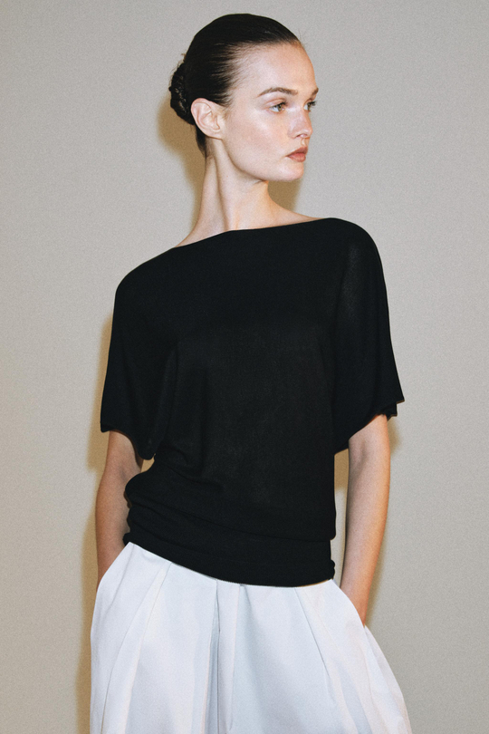 ZARA ТРИКОТАЖНЫЙ ТОП С ВЫРЕЗОМ «ЛОДОЧКА», ЧЕРНЫЙ